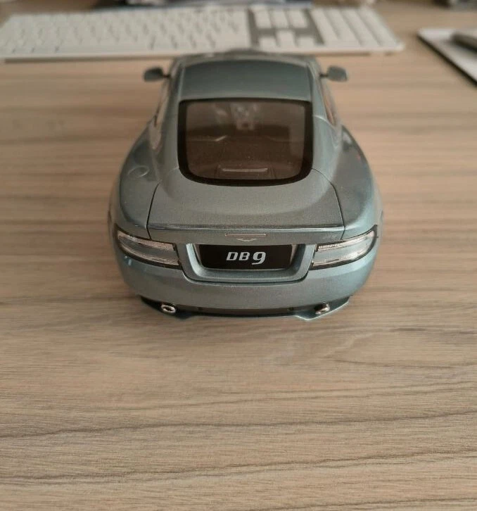 Aston Martin DB9, scala 1:18, Coupè, marca Welly - Immagine 2 di 4