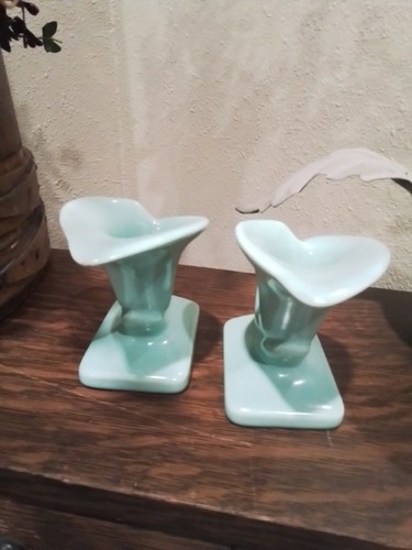 . Art Deco Design pair of green lily bud vases 3 1/4 tall collectable vintage - Picture 3 of 5