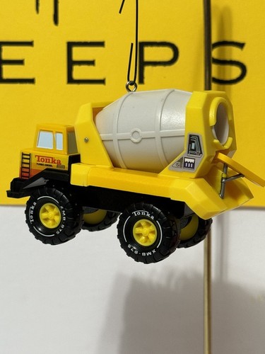 Hallmark Keepake 2015 TONKA HASBRO COULD CEMENT MEZCLADOR adorno de Navidad nuevo en caja - Imagen 2 de 5