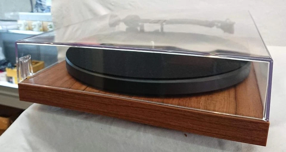 Tocadiscos Pro‐Ject Debut‐S MW Belt‐Drive, funcionamiento confirmado - Imagen 4 de 4