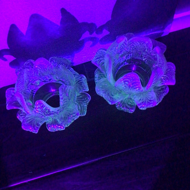 Murano Uranium/ manganese Tulip petal light shades