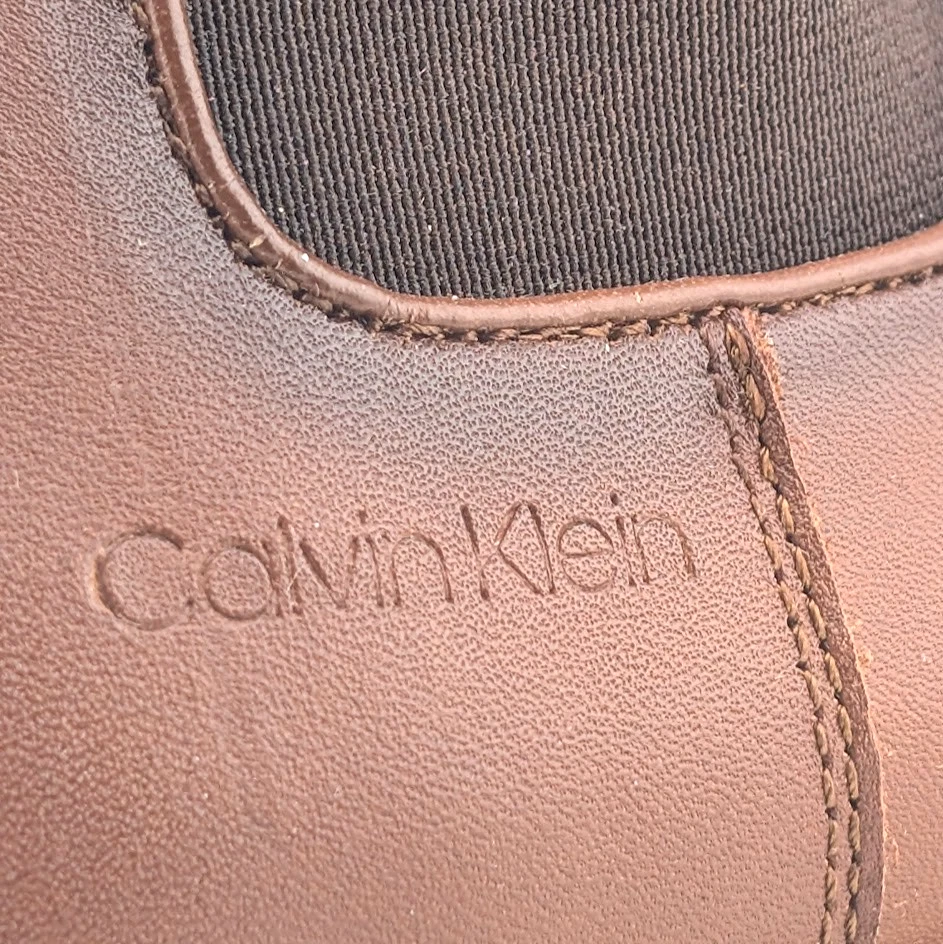 Bota Chelsea Calvin Klein Para Hombres 7.5M Marrón Pull Tab Fenwick Punta Redonda Tacón Bloque Foto 3 de 4