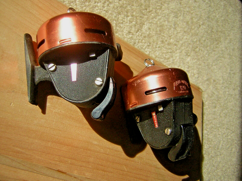 DOS (2) CARRETES DE PESCA SPINCAST VINTAGE ABU GARCIA ABUMATIC 120 SVANGSTA - SUECIA - Imagen 2 de 5