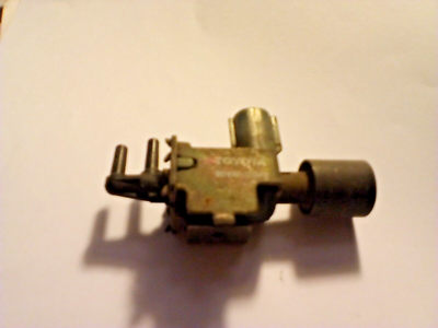 1989-95 Toyota Pickup 4Runner T100 Genuine Vacuum Switch Valve VSV