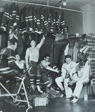 HOCKEY PHOTO PRINT  LOCKER ROOM NEW YORK RANGER 1949 CHUCK REYNER +