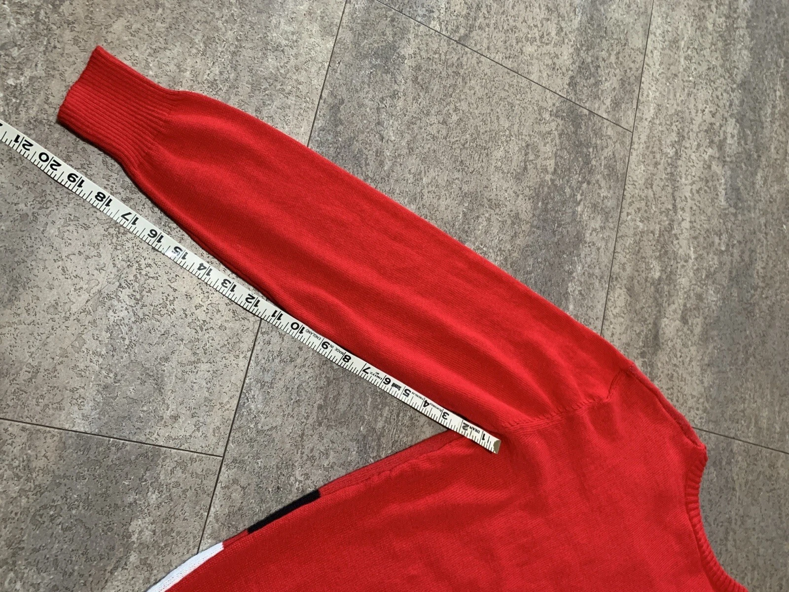 Holiday Sweater Size L Red Santa Mistletoe Ugly Christmas Unisex Women's