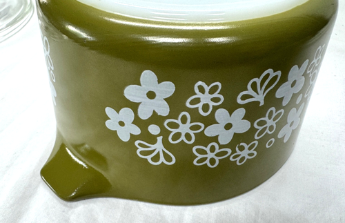 CASSERUOLA ROTONDA VINTAGE PYREX CON COPERCHI E PICCOLA CIOTOLA DI MISCELAZIONE MARGHERITE PAZZA - Foto 17 di 23