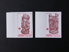 paire timbres variété non dentelés croix rouge 2116/2117 France 1980 neufs XX