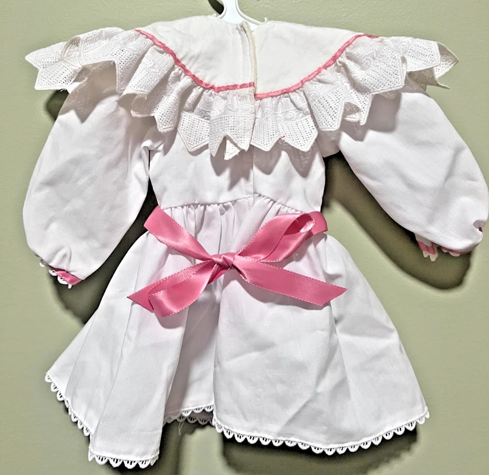 American Girl Pleasant Company 1992 Samantha Tea Dress Bertha Collar & Shoes - Image 3 of 4