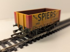 Hornby R6236 6-Plank Wagon – Wallace Spiers & Co. Ltd.