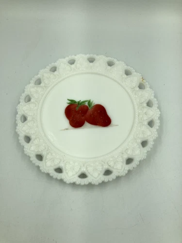 vintage hand~painted milk glass plate - 7" w/decorative edge -n- strawberries...