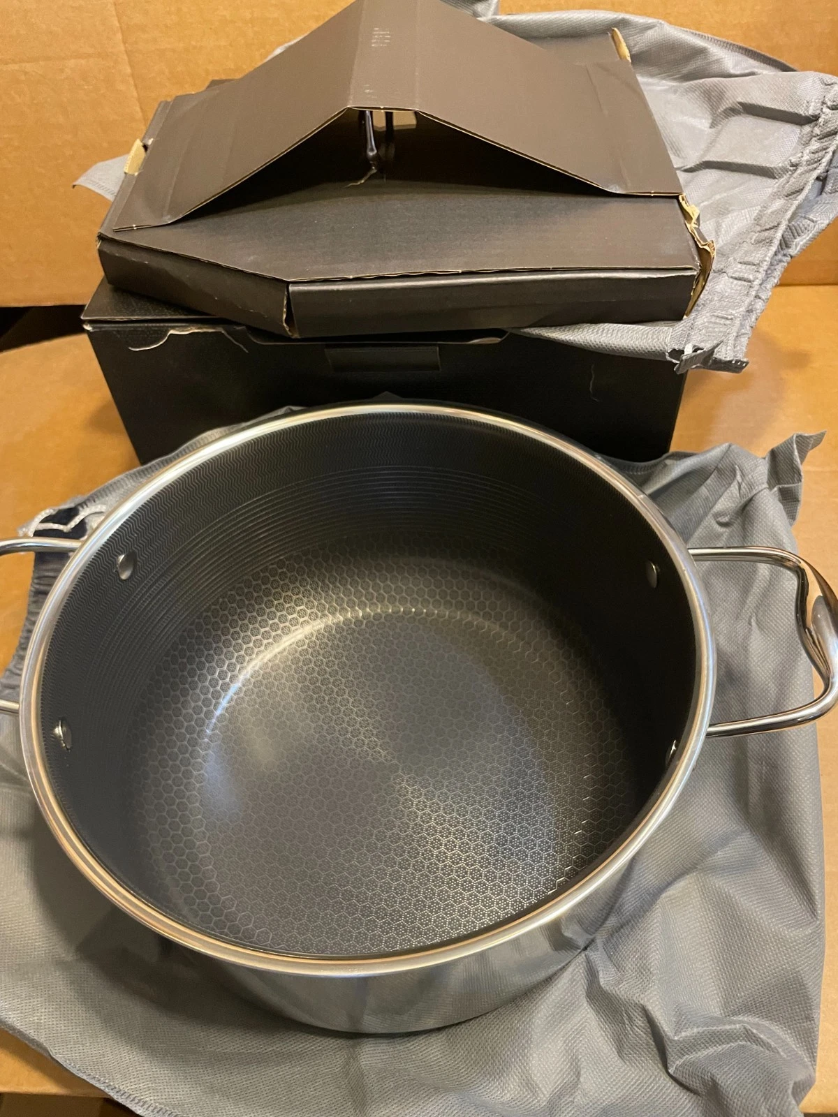 HexClad Hybrid Nonstick 8-Quart Stockpot with Tempered Glass Lid Hex Clad