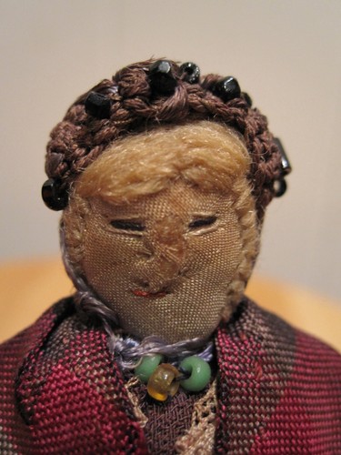 ANTIQUE 19th CT Y AMERICAN FOLK ART CLOTH STUMP TOYDOLL CROCHET UMBRELLA JEWELRY - Picture 4 of 12
