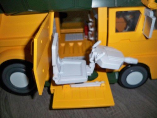 Underground Arsenal Van TMNT Van Fits Neca & Super7 DAMAGED Mutant Ninja Turtles - Picture 8 of 11