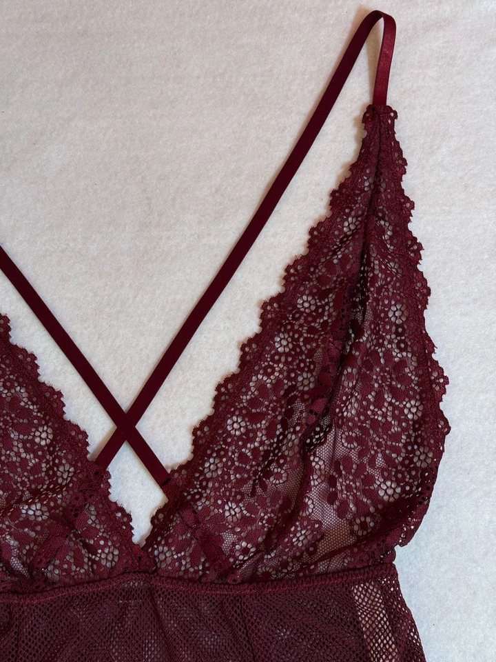 Precioso Body Victoria Secret Rojo Borgoña Talla Pequeña ❤️ $72 Foto 2 de 4