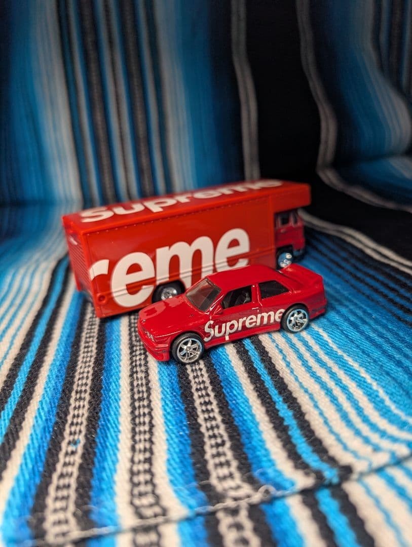 Supreme x Hot Wheels 1:64 BMW M3 1992 Fleet Flyer Team Transport