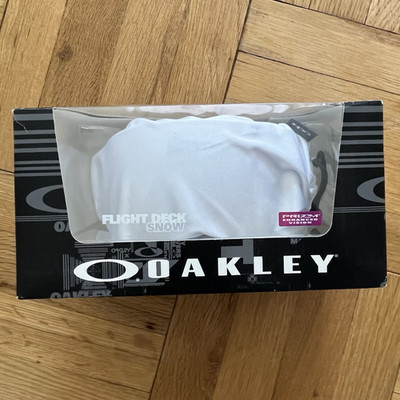 Oakley Flight Deck Ski Goggles Mirrored Green Lens Black Frame UV OO7050-02