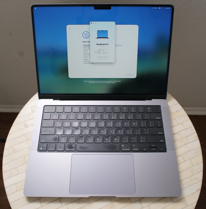Apple MacBook Pro 14" A2442 M1 Pro 16GB 512GB SSD MKGR3LL/A