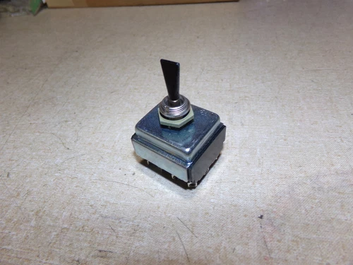 NEW Cutler Hammer 366.116.0139 7693K74C27 Toggle Switch 10A@250V 15A@125V 3/4HP