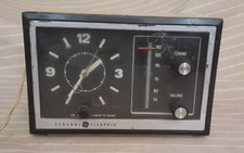 Vintage 1970s GE model 7-4725 AM only Alarm Clock Radio, Tested  Working 