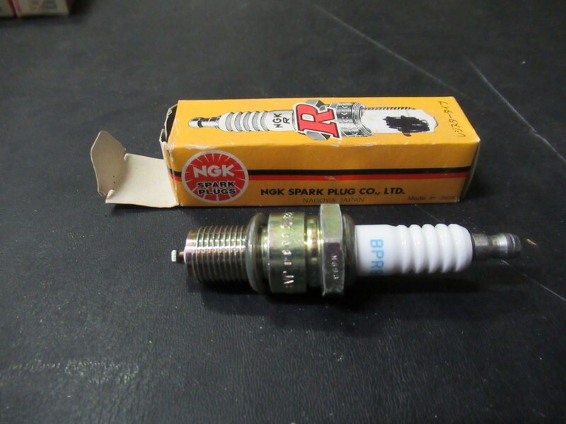 SP3 Genuine NGK BPR8ES Spark Plug 3923 OEM New Factory Boat Parts