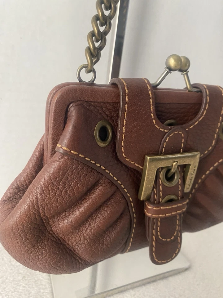 "Bolso de cuero Isabella Fiore Kisslock pequeño 8""x 5"" marrón" Foto 3 de 4