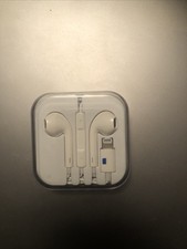 iphone Earphones  Lightning Plug  High-Quality Sound  Built-in Mic