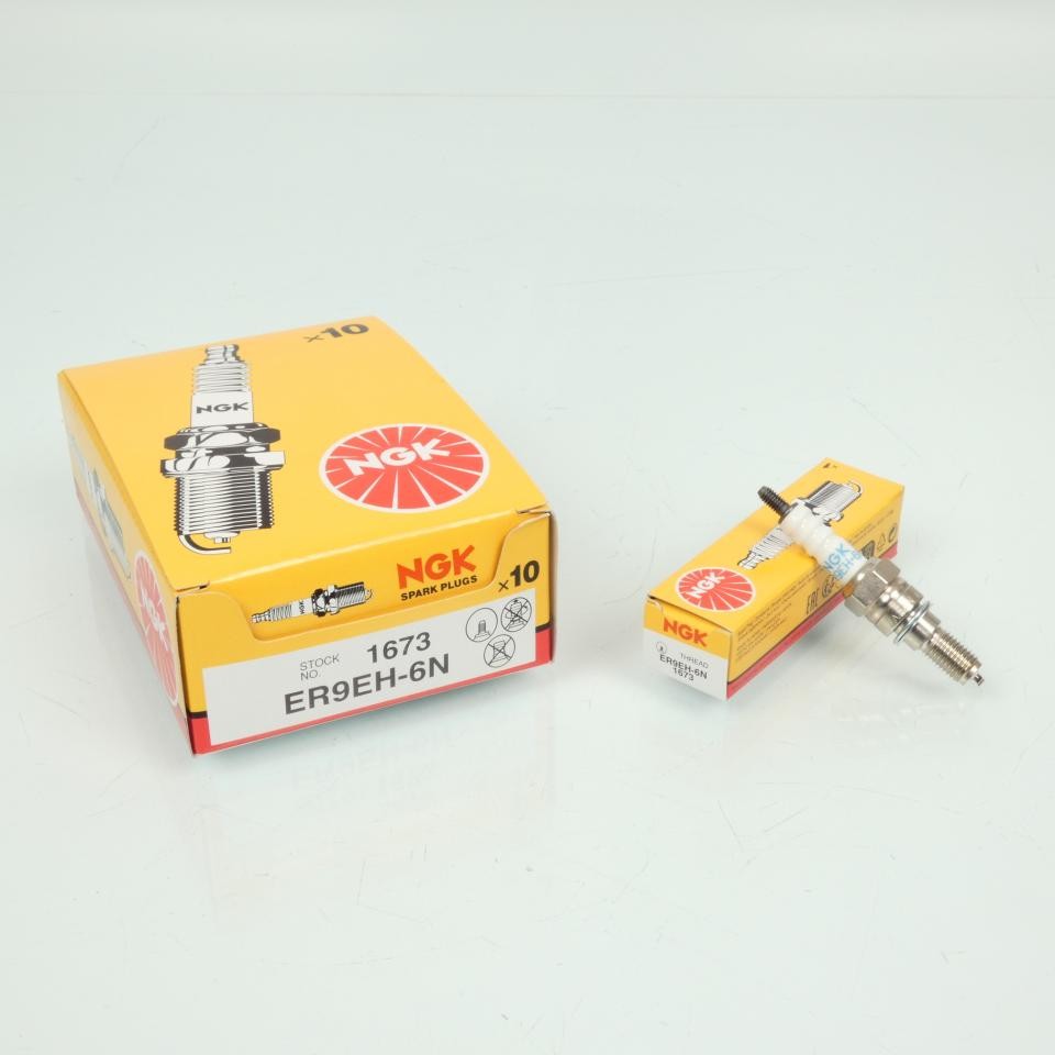 Bougie d'allumage NGK Piaggio 50 résout les ratés moteur des Vespa Sprint 4T