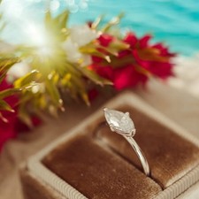 18k Yellow Gold Wedding Ring 1.50 Ct IGI Lab Grown Marquise Cut Diamond E F VS