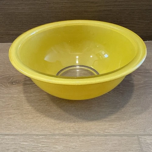 Vintage Pyrex Yellow 323 Mixing Nesting Bowl 1.5 Liter Clear Glass Bottom
