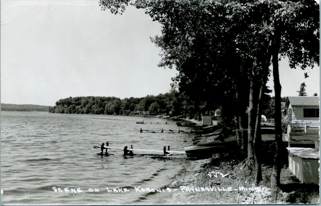 ANTIQUE RPPC POSTCARD PAYNESVILLE MN SCENE LAKE KARONIS DOCKS BOATS