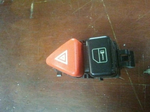 Mercedes-Benz A-Klasse W168 Schalter Warnblinker Warnblinkschalter 1688201210