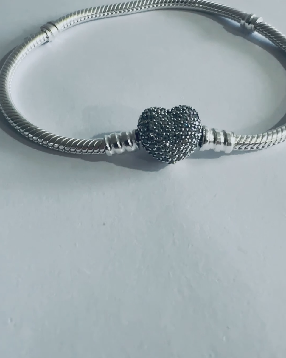 Authentic PANDORA Bracelet Moments Sparkling PAVE HEART & Snake