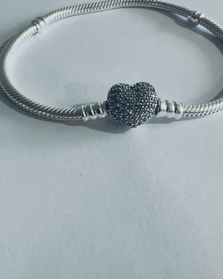 Authentic PANDORA Bracelet Moments Sparkling PAVE HEART & Snake