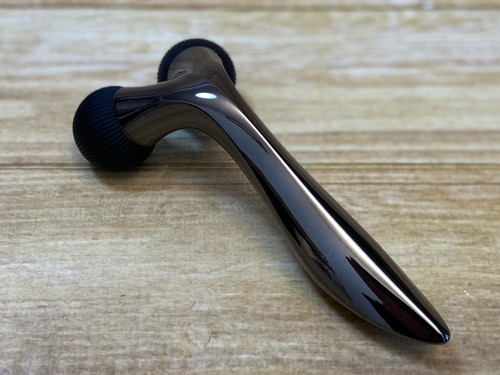 MDNA SKIN Onyx Black Face Skin Care Beauty Roller MTG carbon from Japan - Picture 12 of 34