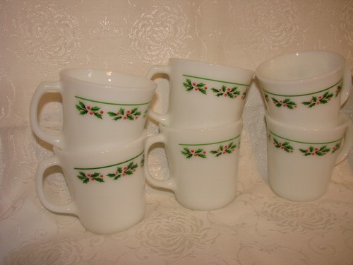8 Corelle Holly Days Coffee Mugs Cups EUC - Picture 3 of 4