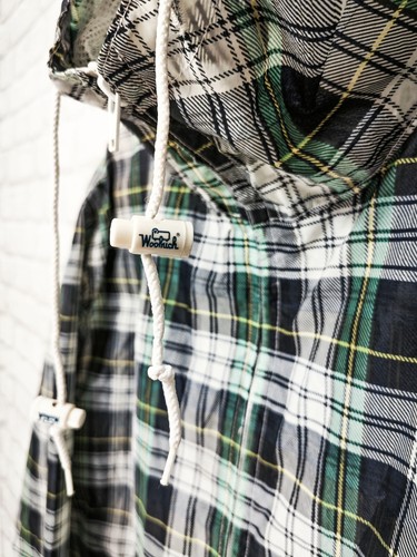 Woolrich Stash Away Regenjacke mit Kapuze grün kariert Größe M - Bild 3 von 8