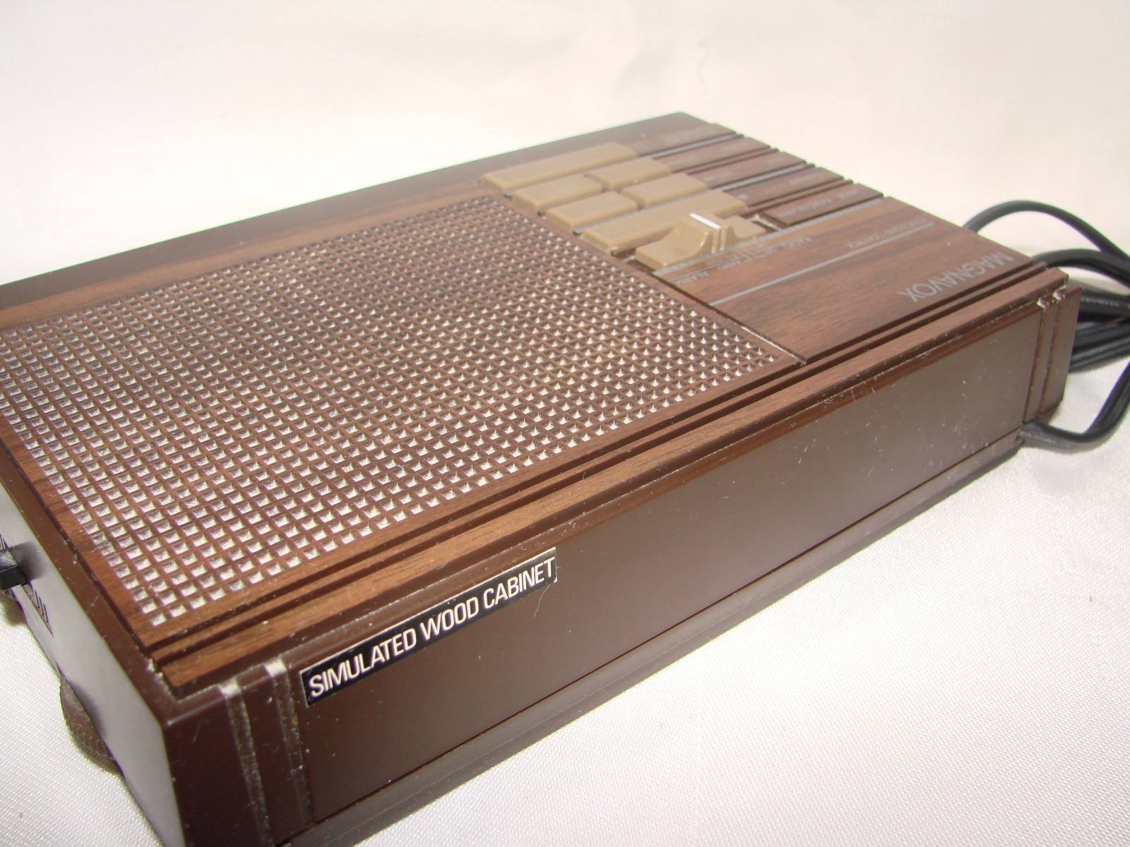 Vintage Magnavox AM/FM Alarm Clock Radio D3240 Woodgrain Battery Backup