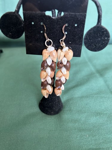 Hawaiian 100% Momi,Poleo Chocolate, Carmel Shell Earrings 2” Long - Picture 3 of 4