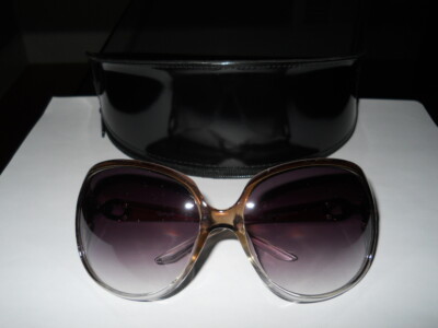 Womens Oversized Frame Designer Sunglasses, Case & Cleaning  display picture 1