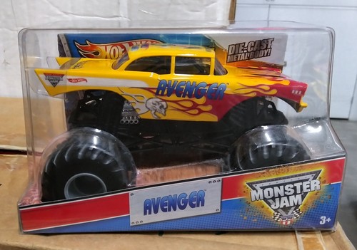 Mattel Hot Wheels Monster Jam 2013 YELLOW AVENGER 1:24 Die Cast Truck