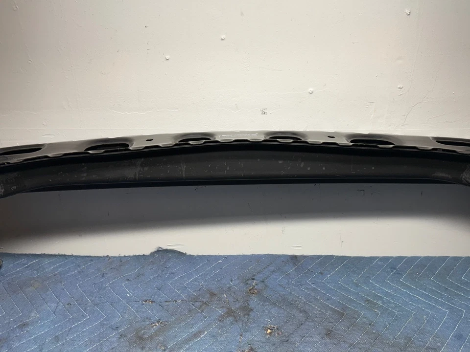 Barra de impacto de refuerzo de parachoques trasero 12-18 Mercedes W218 CLS550 CLS63 AMG fabricante de equipos originales Foto 3 de 4