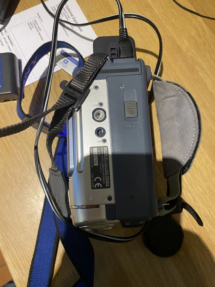 Sony DCR-TRV460E Camcorder Handycam PAL Digital Video Camera Recorder.Works read - Image 4 of 4