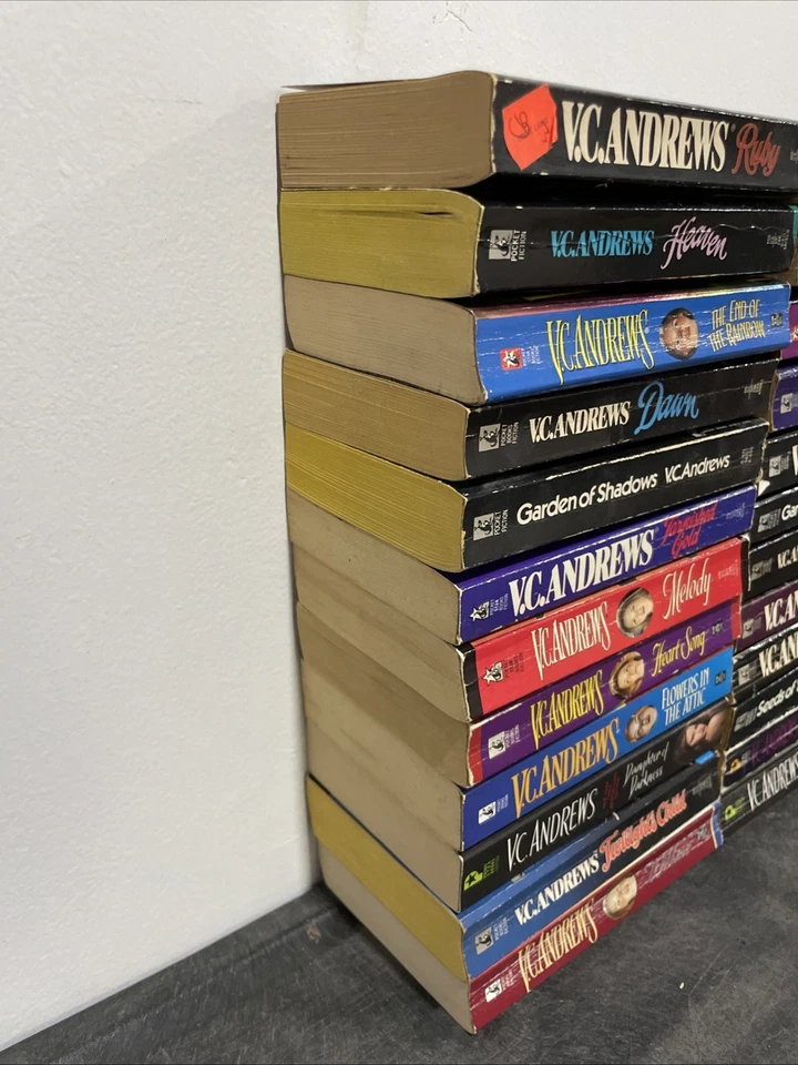 Lot of 24 VC Andrews Paperback Books Dollanganger Series Bood Mix Horror Thrill Foto 4 de 4