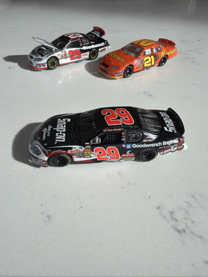 Kevin Harvick NASCAR 1:43 Diecast Lote de 3 #29 #21 Goodrich Reese’s Snap On Foto 3 de 4