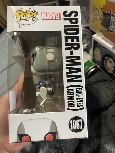 Funko Pop! Spider-Man (armadura de ojos de insecto) #1067 exclusivo de la Convención de invierno - Imagen 4 de 6