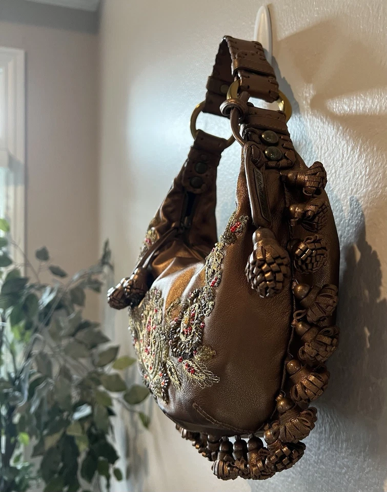 Bolso Cartera Isabella Fiore Bronce Cuero Dora Inspirado en la India Bordado con Cuentas Foto 4 de 4
