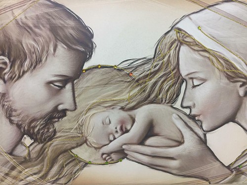 QUADRO SACRA FAMIGLIA CON CORNICE IN LEGNO BEIGE E TELA CON GLITTER 118x68 cm - Imagen 2 de 3