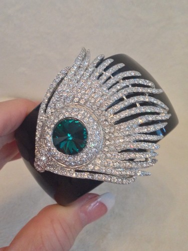 NEU Kenneth Jay Lane PAVE CZ, grüne Steinfeder schwarz Harz klappbares Armband - Bild 1 von 12