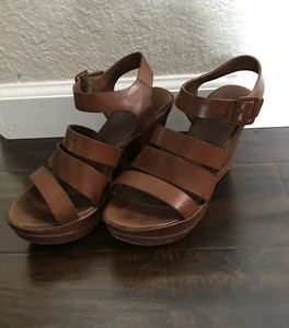tan leather wedge shoes